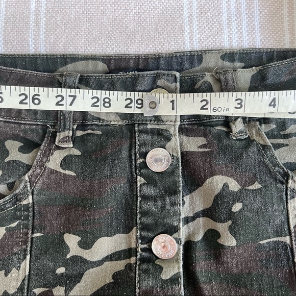 Camouflage denim miniskirt size 5 by almost famous. - Picture 5 of 6